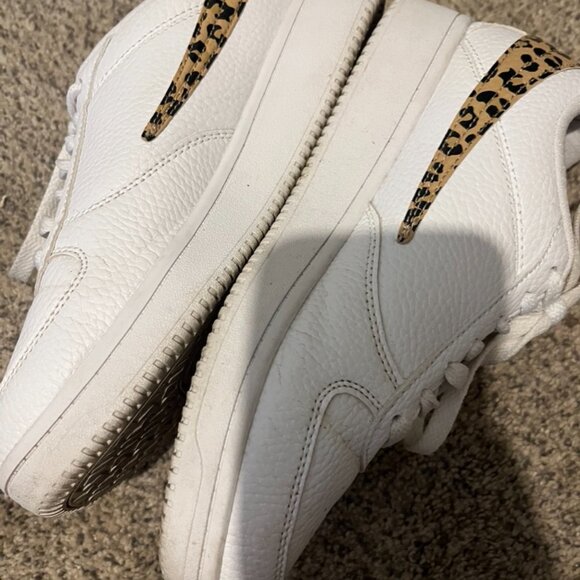 FILA WOMENS WHITE WITH CHEETAH STIP ON SIDE SZ 7M - Picture 4 of 7